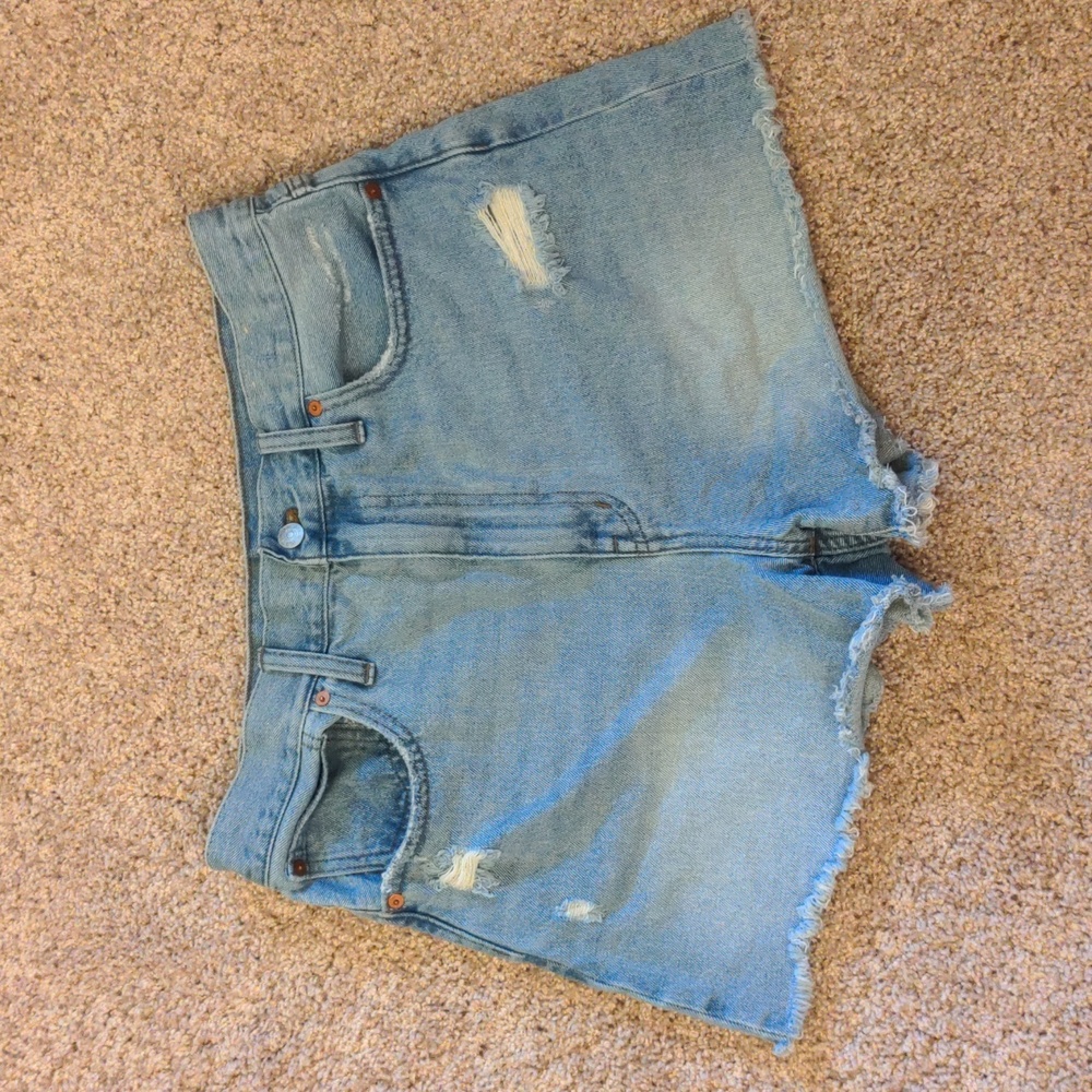 Madewell The Momjean Short in Byers Wash: Ripped Edition Jean Denim Size 30